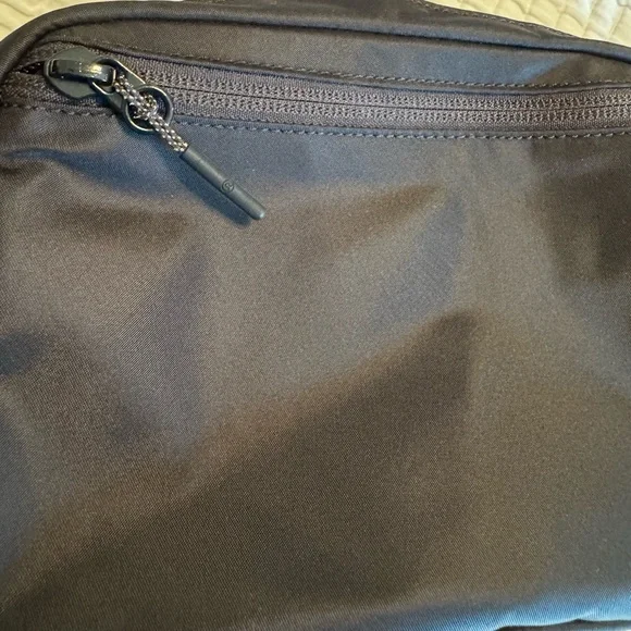 lululemon Everywhere Belt Bag Large 2L - Picture 4 of 10